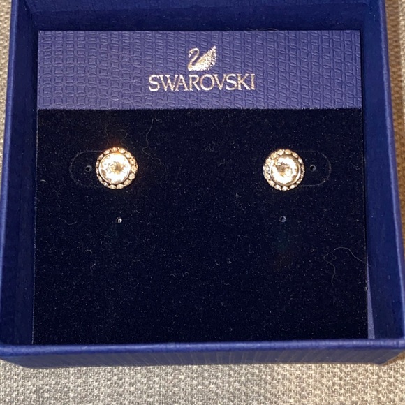 Swarovski Solitaire Stud Earrings - Picture 6 of 12